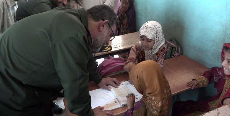 عکس خاص از فرمانده نیروی دریایی سپاه در سر کلاس