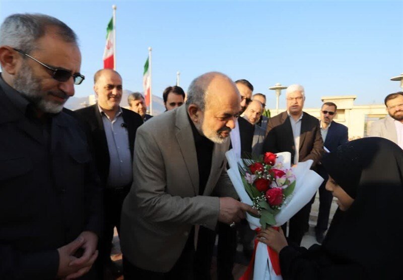 مهاجران افغان در ایران، شناسنامه دریافت می کنند؟ /وزیر کشور: برخی  فرق شناسه با شناسنامه را نمیدانند