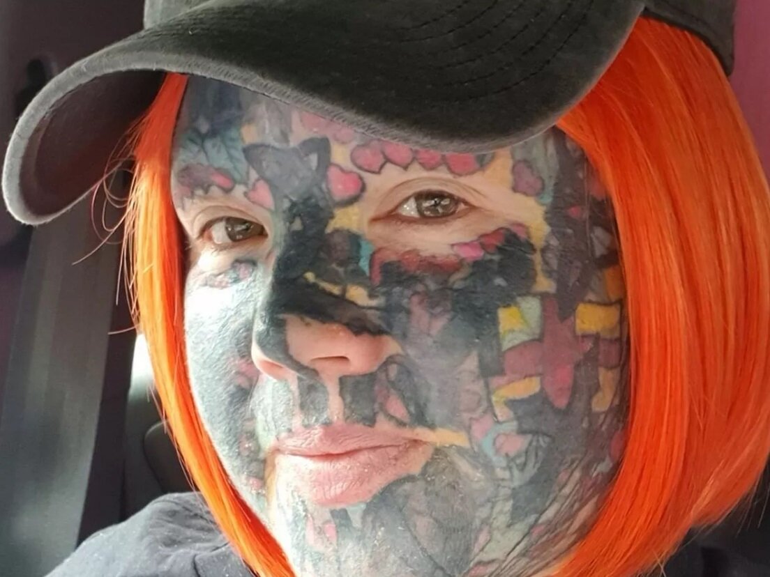 گلایه زنی با ۸۰۰ خالکوبی؛ «حتی به مهمانیهای هالووین هم دعوت نمیشوم»/ عکس