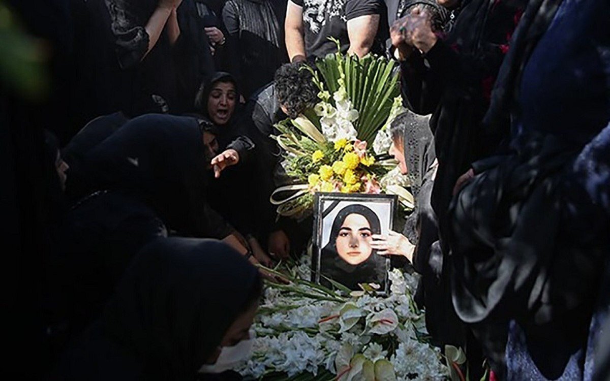پیکر «آرمیتا گراوند» در بهشت‌زهرا تهران به خاک سپرده شد/ عکس