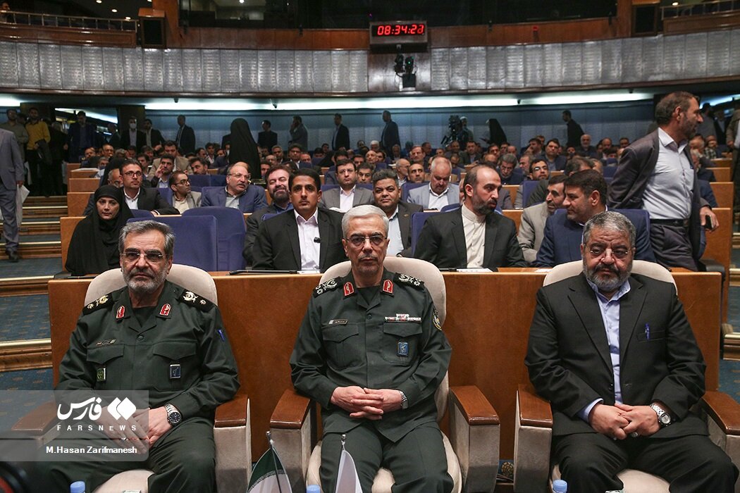 عکسی از سردار سپاه بدون لباس نظامی