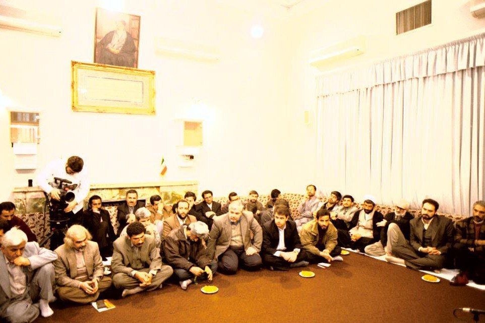 عکس دیده نشده از رهبر انقلاب /قیصر امین پور هم بود +عکس