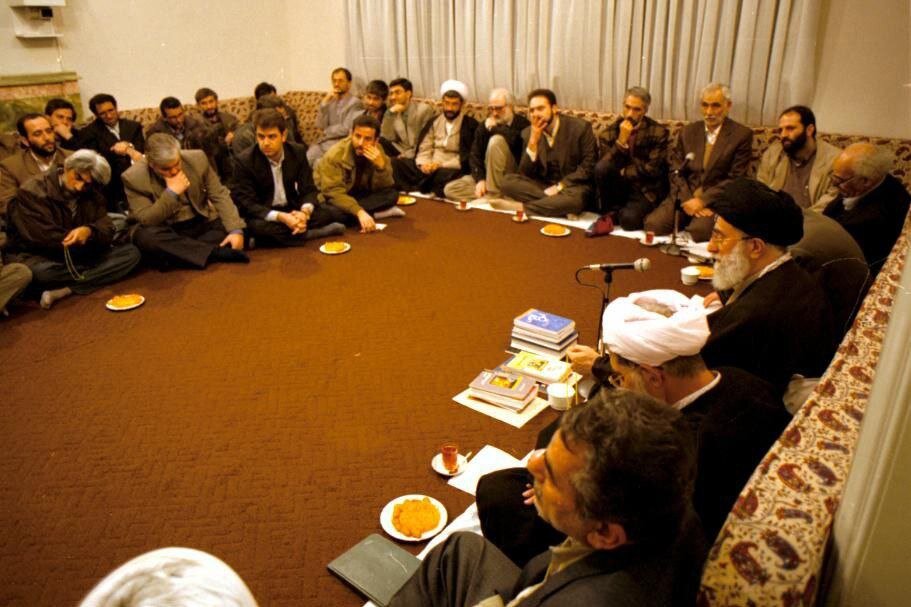 عکس دیده نشده از رهبر انقلاب /قیصر امین پور هم بود +عکس