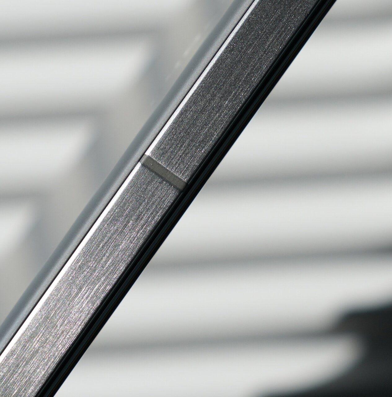 گوشی جدید شیائومی از جنس تیتانیوم/ کپی غول چینی از روی دست آیفون ۱۵/ عکس