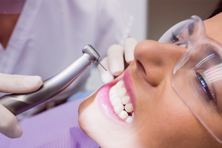 بلیچینگ دندان چیست و چه فرقی با جرم گیری دندان دارد؟