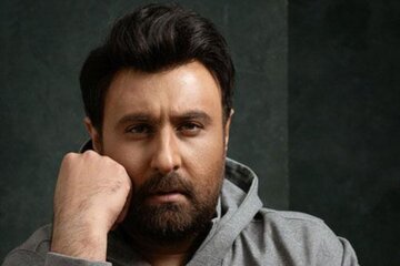 عکس | محمد علیزاده در لباس دامادی؛ کپی‌برداری از روی دست محمدرضا گلزار