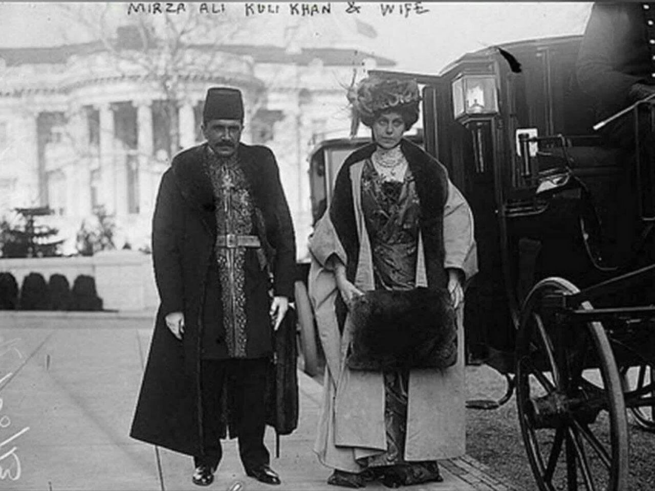 عکس اولین سفیر ایران در آمریکا را ببینید /قربانی کردن یک گوسفند در بالکن هتل