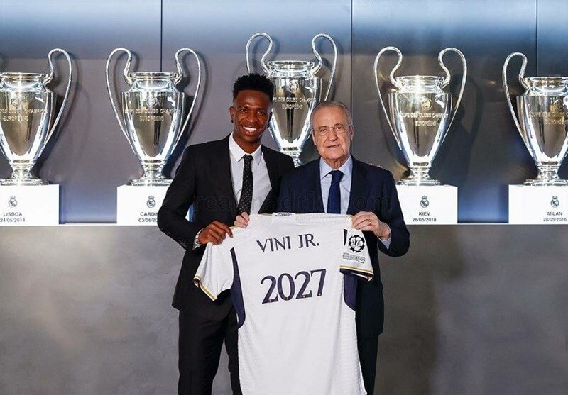 عکس| تمدید قرارداد الماس رئال مادرید با بند نجومی