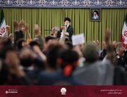عکسی از مهمانان ویژه رهبر انقلاب در حسینیه امام خمینی(ره)