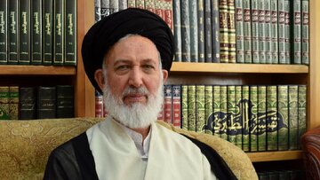 واکنش صریح آیتالله ایازی به شلاق زدن یک زن به دلیل بیحجابی / هر گناهی جرم نیست