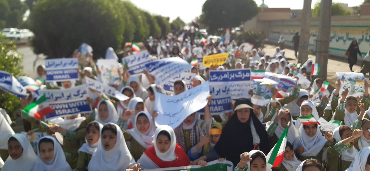 راهپیمایی یومالله ۱۳ آبان در شهرستان کرخه با استقبال با شکوه مردم برگزار شد