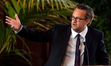 خاکسپاری «متیو پری» با حضور دوستان خاکسپاری «متیو پری» با حضور دوستان