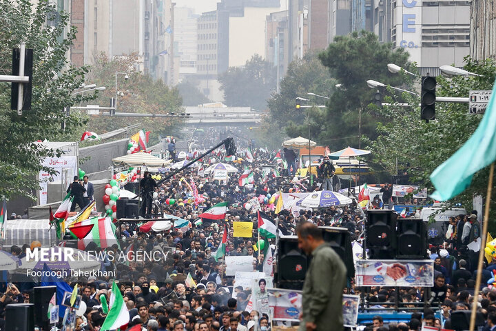 راهپیمایی یوم الله ۱۳ آبان در تهران