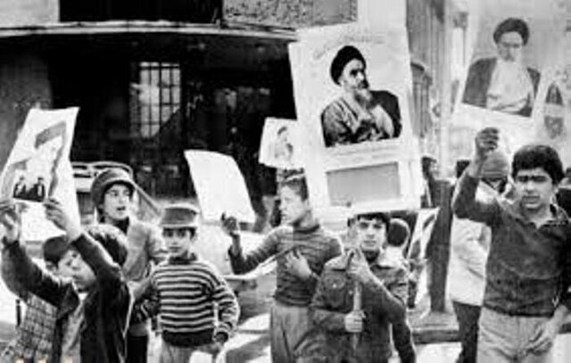 روایتی دیگر از ۱۳ آبان و استعفای نخست وزیر پهلوی/ ماجرایی که ادامه جمعه خونین بود +عکس
