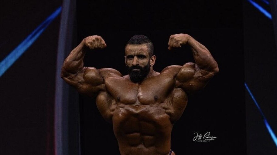 عکس| ژست خاص هادی چوپان برای صعود به فینال مستر المپیا