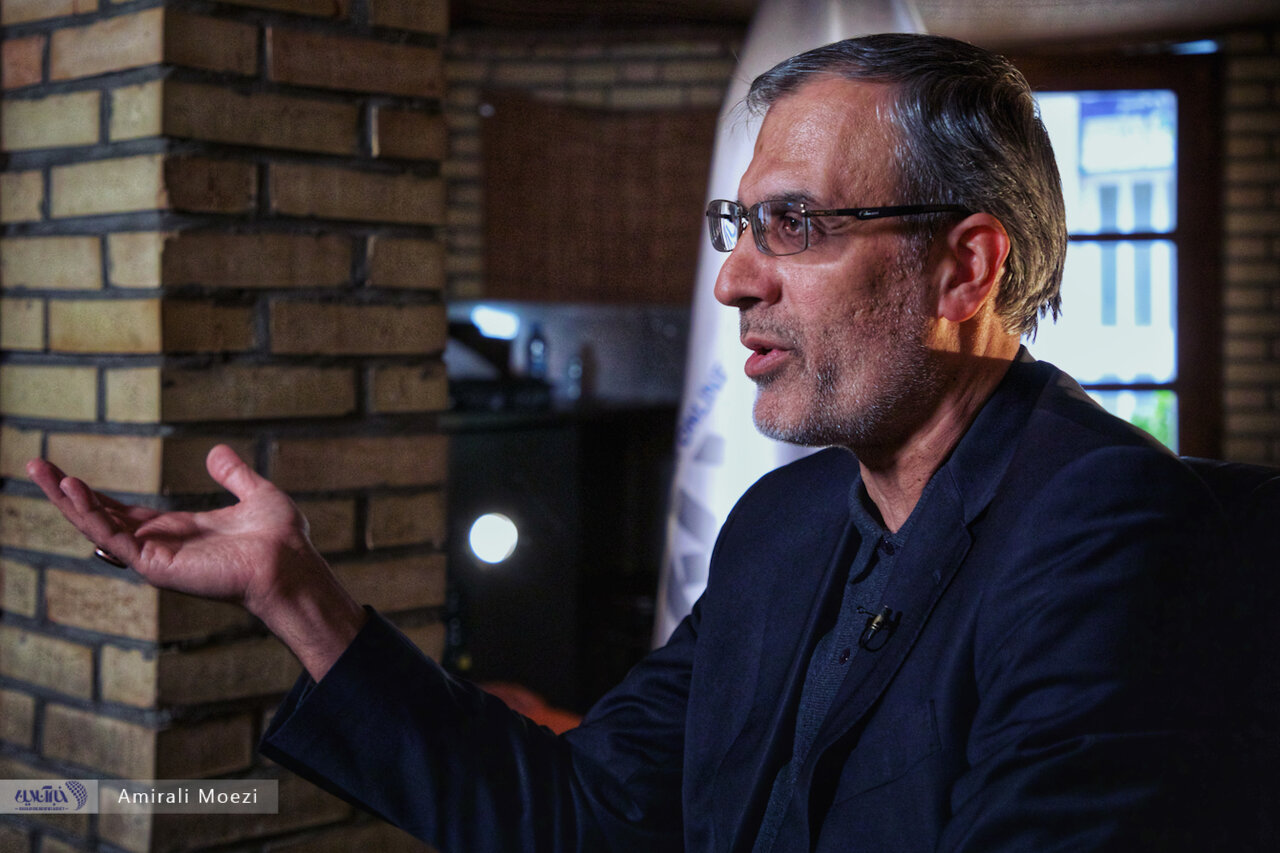 جابری انصاری: ایران در موازنه بین عناصر هویتی نسبتاً موفق بوده است/ سیاست خارجی با وجود شکاف بین دولت و ملت نمیتواند موفق باشد