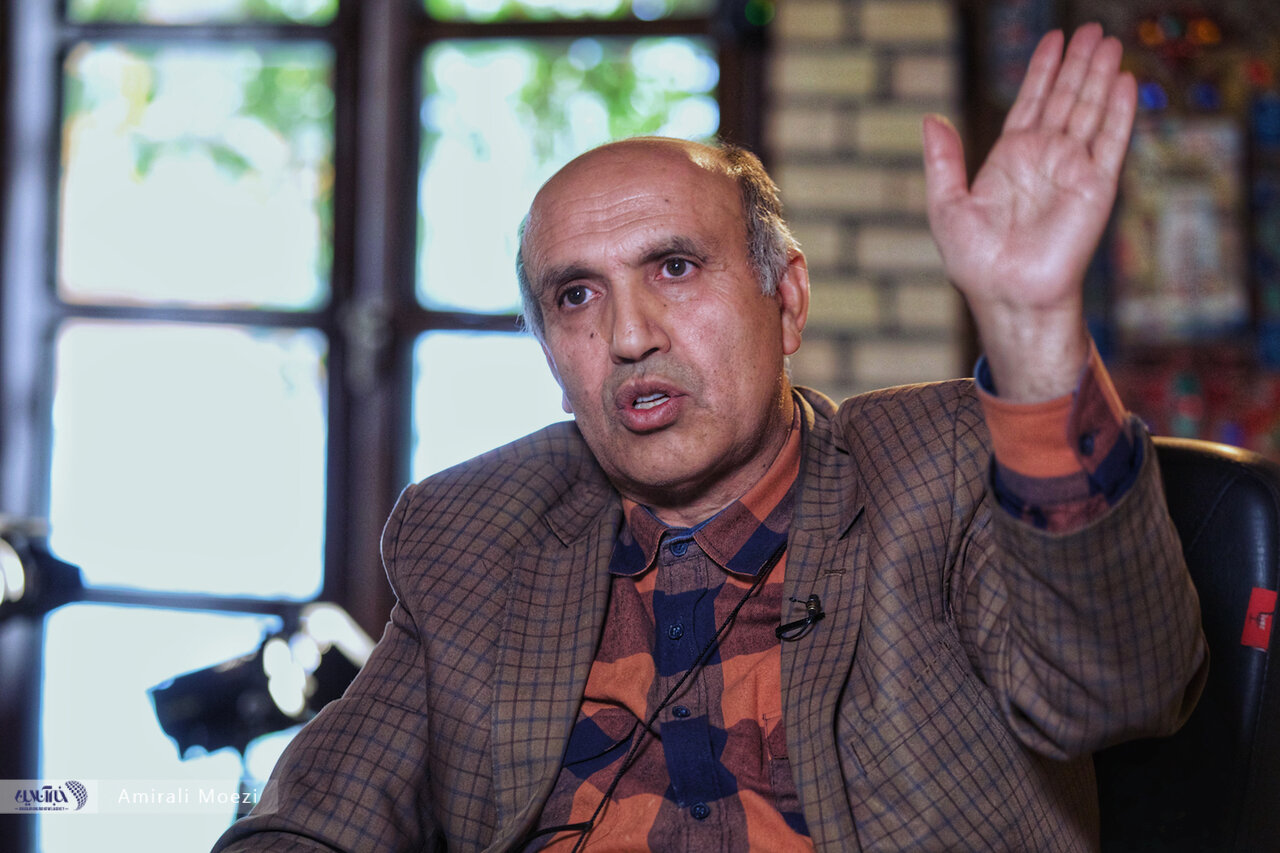 ببینید | طعنه یک کارشناس به دولت رییسی: از هفت هزار صفحه برنامه ی ادعایی نان هفت صفحه هم ندیدیم!