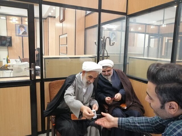 ثبت نام ۳ روحانی معروف برای انتخابات مجلس خبرگان رهبری +عکس