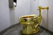 ببینید | سرقت توالت طلایی ۶ میلیون دلاری چرچیل توسط چهار مرد