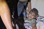 ببینید | تصویری دردناک از بیرون کشیدن کودکان فلسطینی از زیر آوار