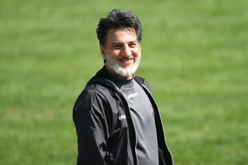 بدون موافقت نکونام بازیکن میگیرند!