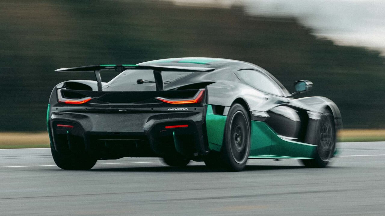 ثبت سرعت ۲۷۵ کیلومتر بر ساعت با دنده عقب!/عکس و فیلم