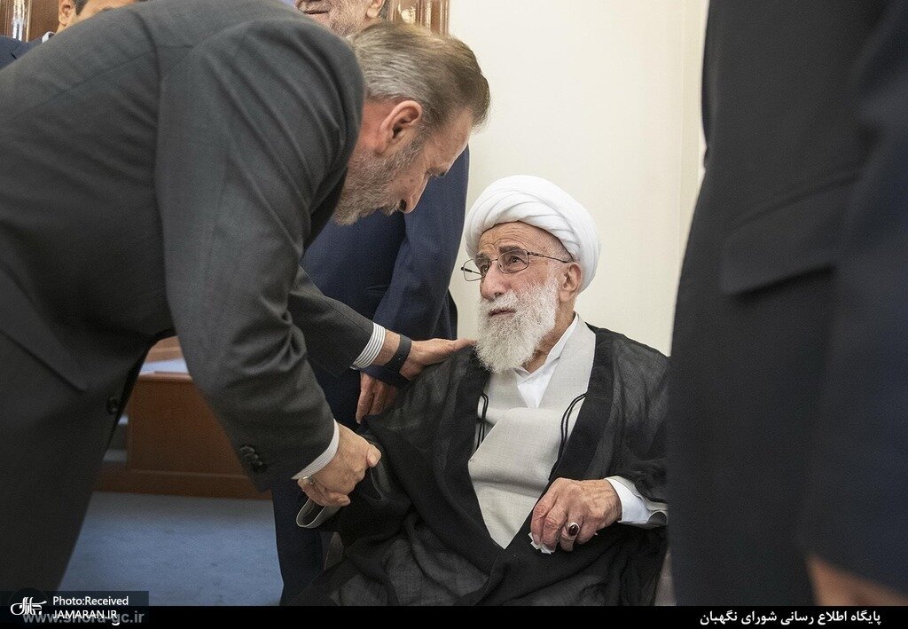 تصاویری از تسلیت گویی واعظی، قالیباف و امیری به آیت الله جنتی در مراسم ترحیم همسرش