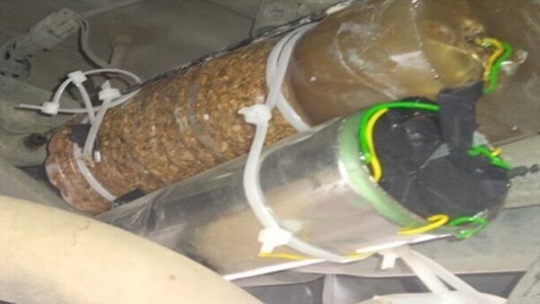 کشف بمب دستساز زیر یک پژو پرشیا در تعمیرگاه/ عکس