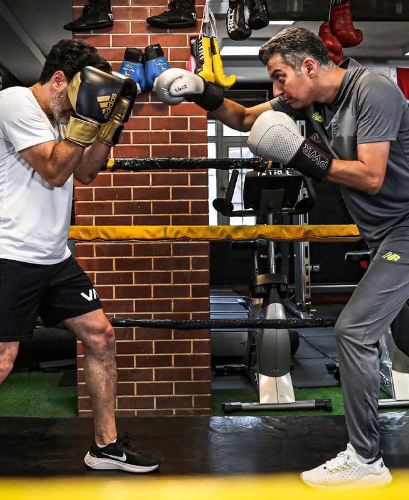 عکس| مشت عادل فردوسیپور به همایون شجریان