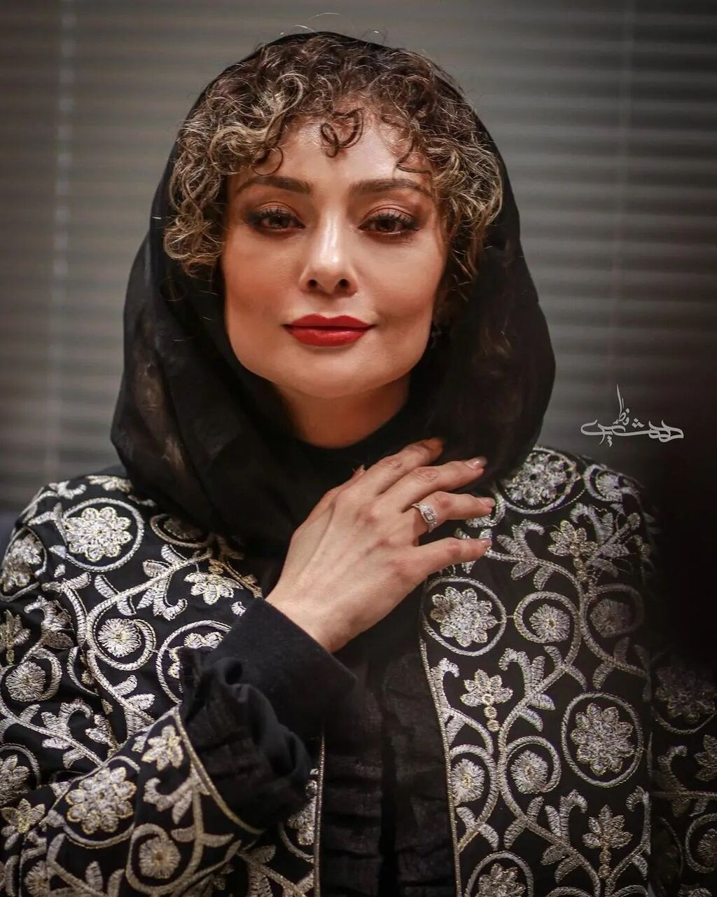 تصاویر | ژستهای صمیمانه یکتا ناصر و کامبیز دیرباز در اکران فیلم شوهر خانم بازیگر؛ استایل آقای بازیگر خبرساز شد!