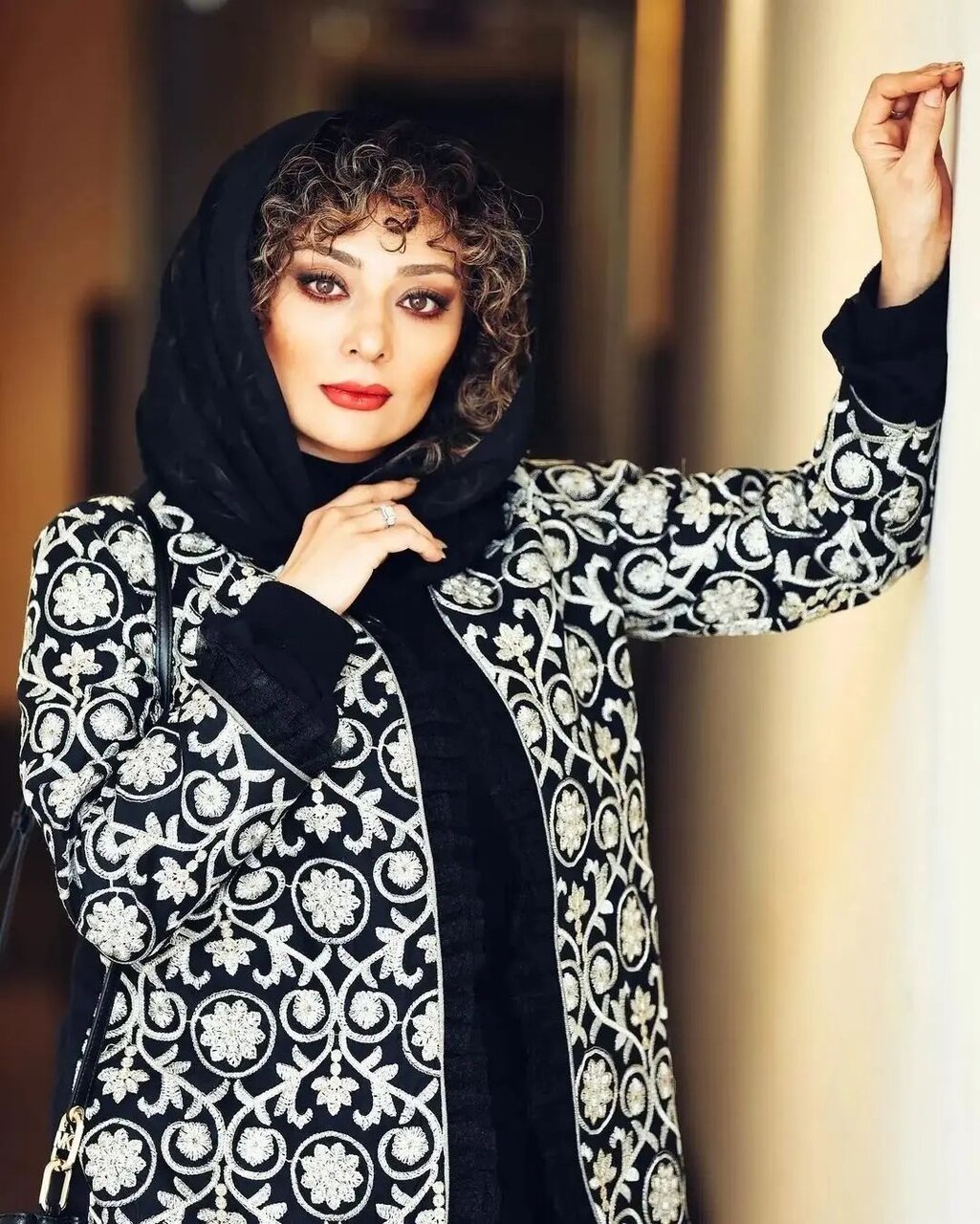 تصاویر | ژستهای صمیمانه یکتا ناصر و کامبیز دیرباز در اکران فیلم شوهر خانم بازیگر؛ استایل آقای بازیگر خبرساز شد!