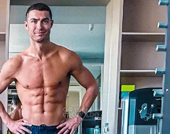 عکس| کریستیانو رونالدو و نمایش سیکسپک در ۳۸ سالگی!