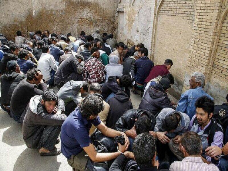 - دستگیری چهار هزار خرده فروش مواد مخدر در کرمانشاه/با مبلغان مواد مخدر در فضای مجازی برخورد شد