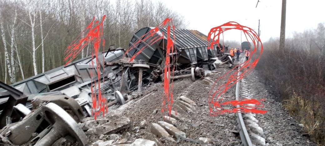 عملیات خرابکارانه در روسیه؛ قطار باری از ریل خارج شد/عکس