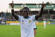 ببینید | تصاویری تلخ از آخرین لحظات زندگی فوتبالیست غنایی در زمین فوتبال