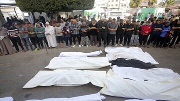 حفر گورهای جمعی برای دفن شهدای غزه