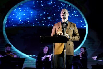 اجرای علیرضا قربانی در تالار برگزاری جایزه صلح نوبل اجرای علیرضا قربانی در تالار برگزاری جایزه صلح نوبل