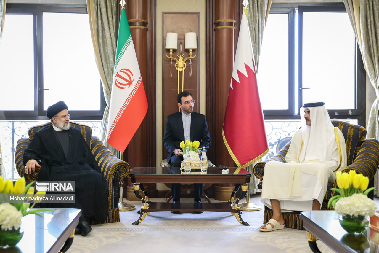 عکس پوشش عجیب و نحوه نشستن امیر قطر در دیدار با رئیسی