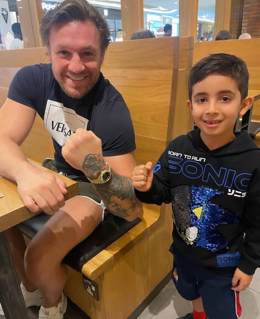 عکس| ژست خاص پسر قوچاننژاد در کنار خطرناکترین مرد زمین