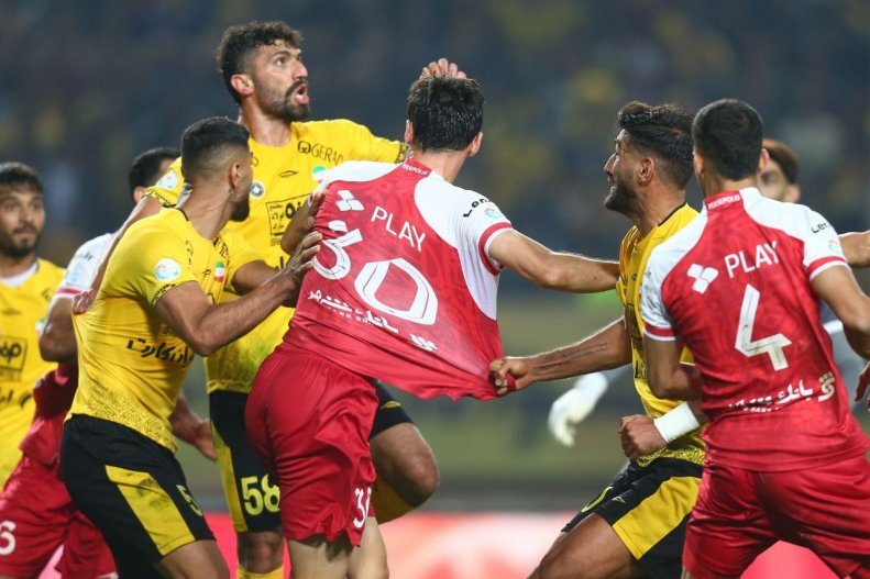 عکس| اعتراض پرسپولیسیها به صحنه جنجالی؛ پنالتی مقابل سپاهان سوخت؟