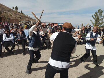 دوازدهمین جشنواره گردشگری سفر به زیستگاه زاغ بور برگزار شد دوازدهمین جشنواره گردشگری سفر به زیستگاه زاغ بور برگزار شد