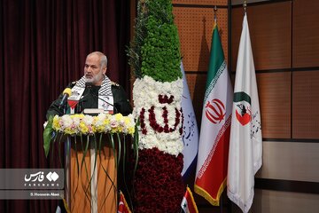 پوشش متفاوت مقامات نظامی ایران در یک مراسم +عکس پوشش متفاوت مقامات نظامی ایران در یک مراسم +عکس