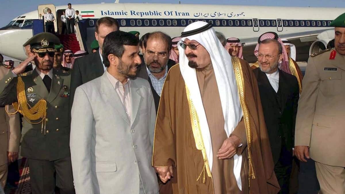 کنایه تند مشاور سابق احمدی نژاد به رئیسی با انتشار چند عکس