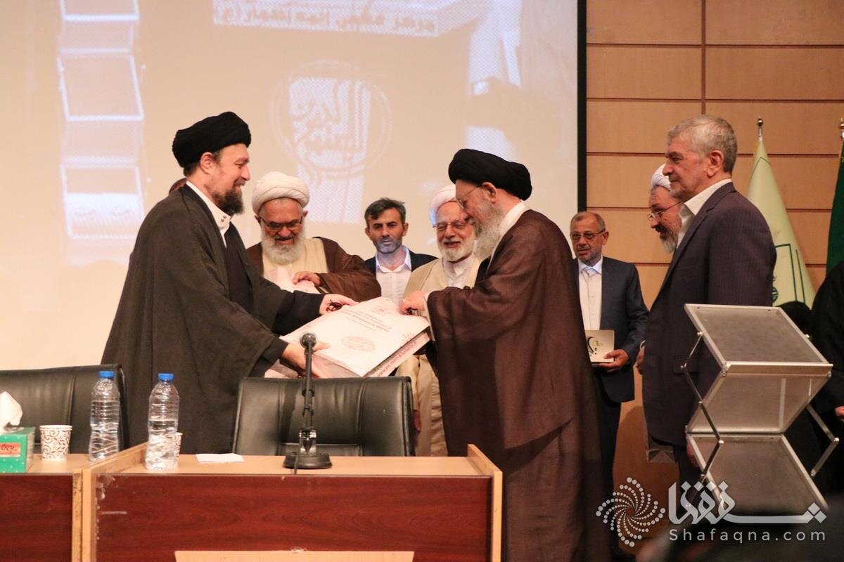 امام خمینی تنها برای دو نفر از لقب «حجتالاسلام والمسلمین» استفاده کرد / کمال احتیاط امام در اعطاء اجازه اخذ وجوه از مردم