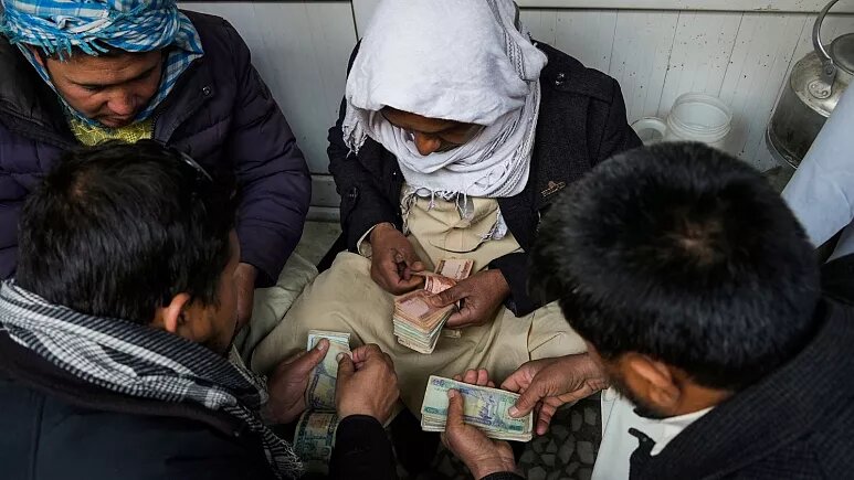 - قیمت دلار در افغانستان به پایین‌ترین حد در ۶ سال گذشته رسید/ هر افغانی در بازار ایران چند؟