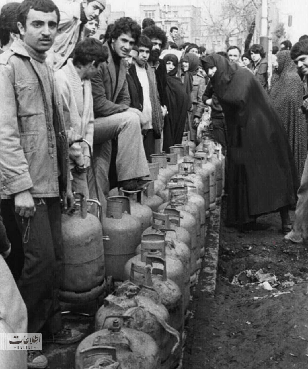 عکس دیده نشده از صف گاز در تهران ۴۰ سال پیش!