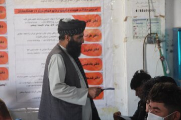 خوشامدگویی عجیب طالبان به مهاجران افغان!/عکس