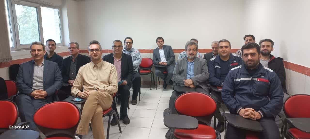 اولین آزمون صلاحیت حرفهای در مرکز علمی کاربردی آذین خودرو برگزار شد