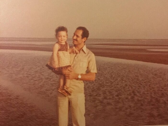 هواپیما هدف پدافند دشمن قرار گرفت، سقوط کرد و پدرم به شهادت رسید +عکس