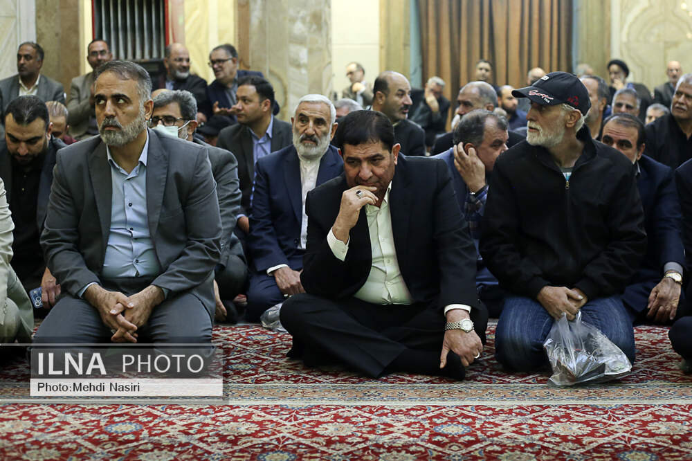 حضور سیاسیون در مراسم ختم همسر روحانی معروف/ قالیباف، واعظی و مخبر هم آمدند+عکس